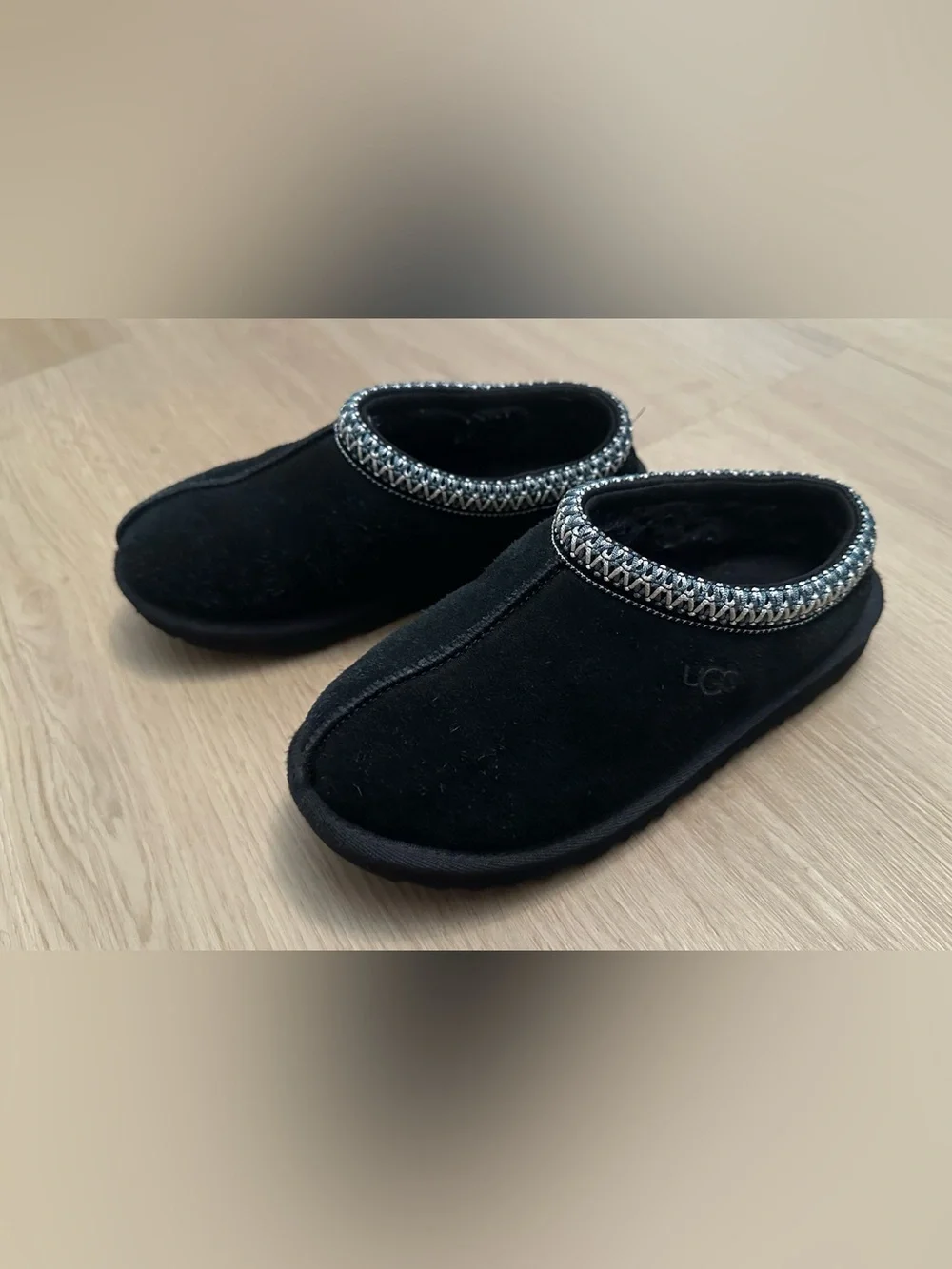 UGG